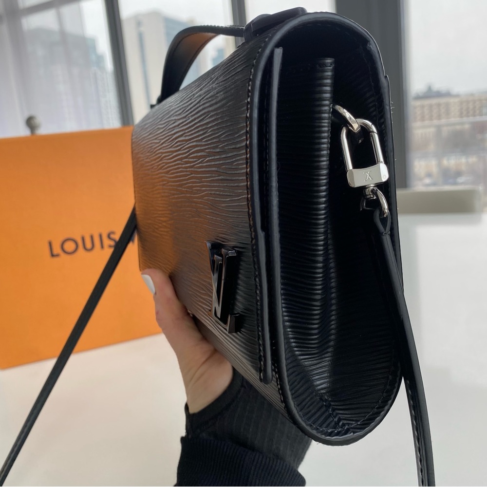 Louis Vuitton Clery Black Epi - Picture 5 of 12